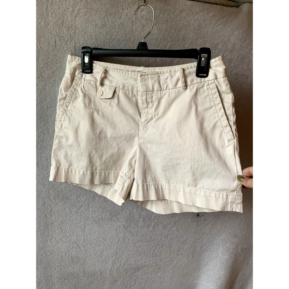Banana Republic White Khaki Shorts "Stretch" Size 4 Like New